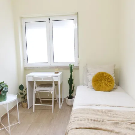 Key Hub - 1-5 Homestay Lisbon